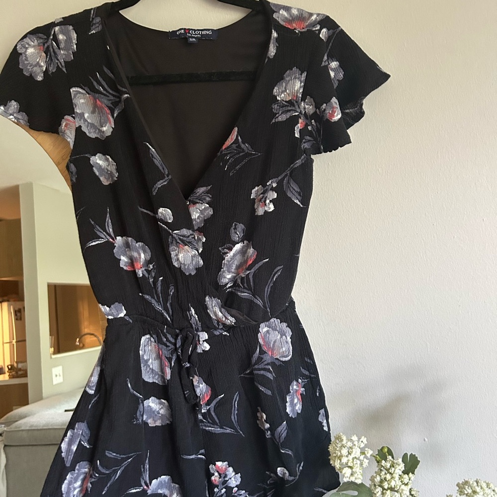 One Love Clothing Los Angeles Floral Romper Size XS